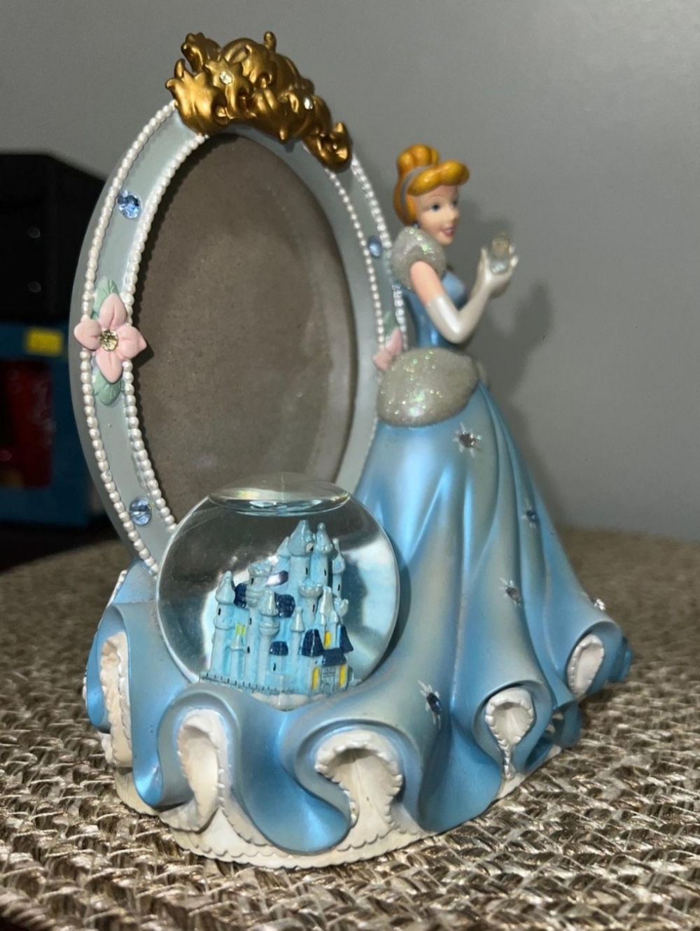 Vintage Cinderella Castle Snow Globe & Photo Frame - Light Blue - Picture 5 of 7